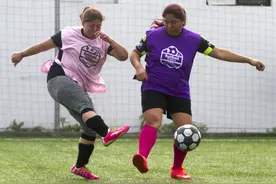 （体育）（1）墨西哥蒙特雷推行“足球的重量”项目 让足球助力减重图片