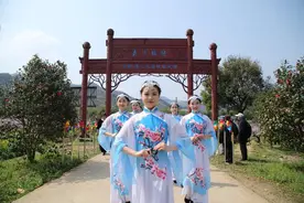 “桃之夭夭 灼灼其华” 溪口这场花海乡间的旗袍走秀真有范图片