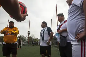 （体育）（2）墨西哥蒙特雷推行“足球的重量”项目 让足球助力减重图片