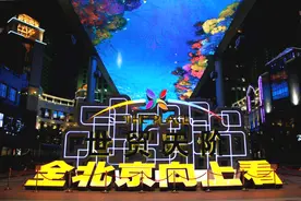 当年天幕下的爱人已分手 曾经时髦的世贸天阶不再有图片