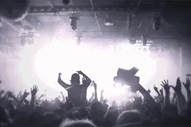 抖音，有些人看到了火，有些人看到了烟图片