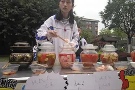 泡菜、泡凤爪、泡椒鱼头……超走心！成都一中学生物课变泡菜pk大战图片