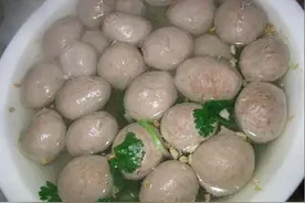 潮汕传统美食之 手打牛肉丸图片