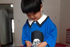 为什么小孩喜欢偷穿爸妈的衣服和鞋子？图片