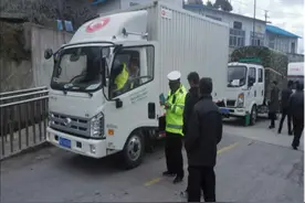 亚东县交警大队强化边贸车辆管理力度图片