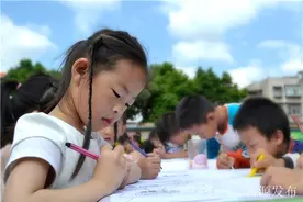 富源县幼儿园精彩的“小画笔·大梦想”涂鸦活动图片