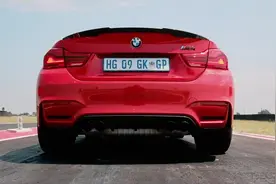 奥迪RS 5直线竞速宝马M4 谁更胜一筹？