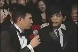 张家辉采访周杰伦一句话仿佛一个世纪，确认过眼神你可以说粤语视频封面
