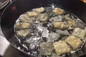 美食寻滁州定远街头小吃老字号油炸臭干外酥里嫩个个像汽球超好吃视频封面
