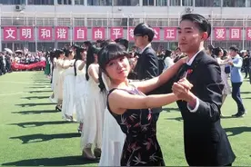 毕业了给母校跳支华尔兹图片