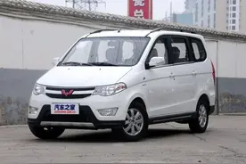 宇宙第一神车：五菱宏光S新版上市 增配降价图片