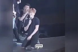 骨骼惊奇的伯贤展示自己的蝴蝶骨，太与众不同了视频封面