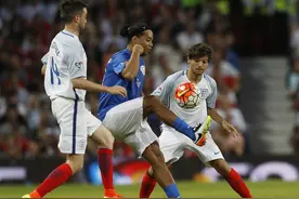 小罗、卡纳瓦罗领衔出战慈善赛 贝利到场助阵星光熠熠图片