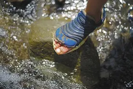 目击丨“悬崖村”孩子艰难上学路：荒野徒步六小时图片