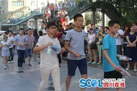 高考启幕 广元2.1万考生从容应考图片