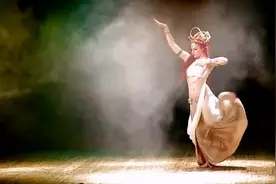 世界级肚皮舞大师的独舞：就像金星一样完美儿！视频封面