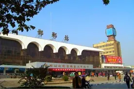 清明期间邯郸火车站增开部分临时列车图片