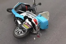 摔倒还是被撞 谁说的是真相？图片