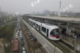 【视频】光谷有轨电车开通试运营，最快45分钟跑完单程图片