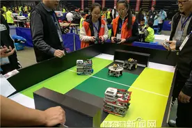 机器人开“运动会”
冰城小“创客”夺多项冠军图片