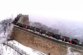 美！北京春雪过后 长城内外一片银装素裹视频封面
