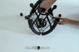 折叠车轮收缩后只有南瓜大！网友：共享单车要凉凉了，快退押金！视频封面