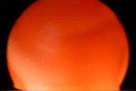 涨知识了，一秒看穿染色石英石冒充南红！图片