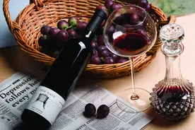 用这只酒杯，喝水都能喝醉图片