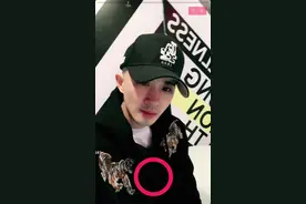 简单的响指换背景 音乐在右下角