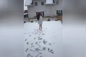 看看美女赤脚挑战零下3度的结果视频封面