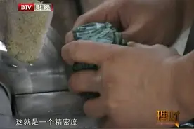 切翡翠原石一刀手工费就要2万，3000万的原石能做到2个亿，一刀富