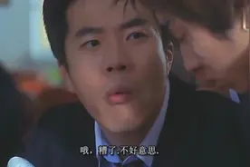 权相宇在学校食堂吃饭被校花倒追 校花男友吃醋被扣了一脸菜