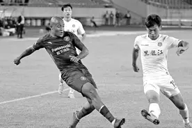 南非励志哥 职业足球从睡厕所开始图片