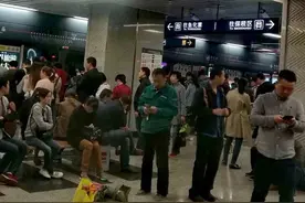 突发｜西安地铁因信号设备故障 三号线延误30分钟图片