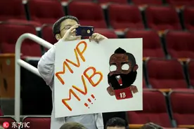 挑衅、温情、搞笑…… NBA球迷常规赛标语过目不忘图片