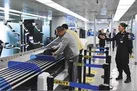 北京首都机场T2航站楼可“刷脸”快速过安检图片