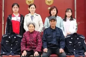 太心酸，这张特殊的全家福看哭了很多人，向英雄们致敬！图片