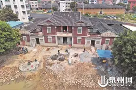 旋转 平移 踮踮脚 60年洋楼为公路建设让道挪地方图片