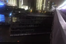 今晚宁波外滩大桥交通管制 原因是被一艘无名船只撞了一下腰 桥体受伤程度正在检测当中图片