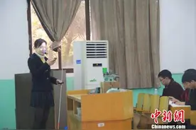 江西一高校开启“智能上课” 学生指间点“活”课堂图片