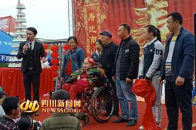 宜宾高场为百岁老人庆生 发慰问金图片