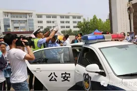 警车也可“私人定制”？德州交警助追梦学子一臂之力！图片