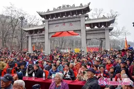 踏青、赏花、祈福 曲阜九仙山“三月三”赶庙会图片