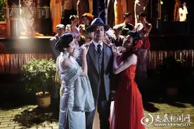 谭凯身陷桃花阵与众美女过招临危不乱图片