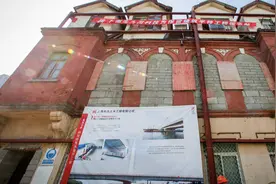 98岁老洋房迎来花式“平移”：先平移18米，再旋转89.6度，然后顶升0.5米……图片