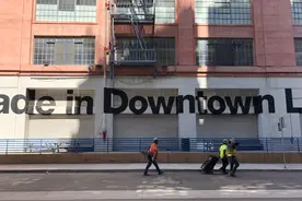 在洛杉矶市中心的一家老旧工业园，我发现了一个不可思议的世界图片