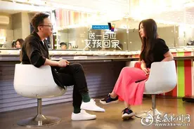 丁丁张送柳岩回家 居家柳岩磨刀换鞋“恐惧婚姻”图片