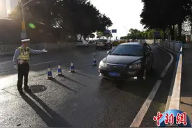 重庆开通全国首条“逆向车道”为市民高峰出行省时图片