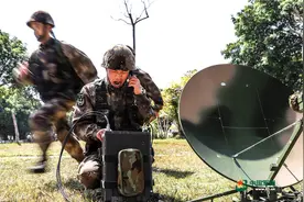 一个排长的士兵突击 训练最爱啃“硬骨头”图片