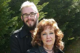 这可能是真爱了！19岁帅小伙娶72岁老太太 前女友77岁视频封面